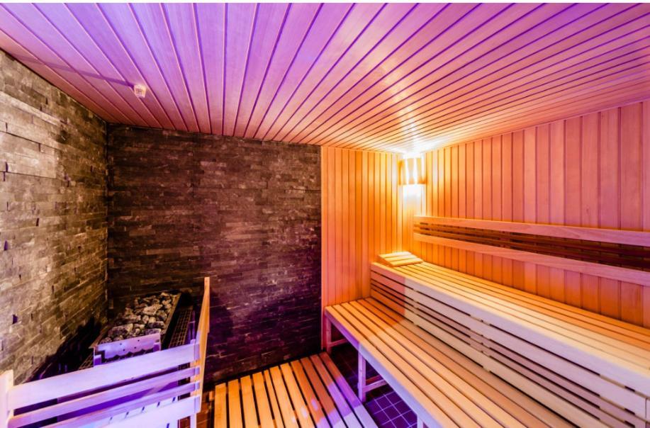 Apartmán Live-inn 2 Bdr Family For 1-8 Guests, 20 Mins To Center, Lift, Gym, Reception, Parking, Roof Terrace, Game & Party *