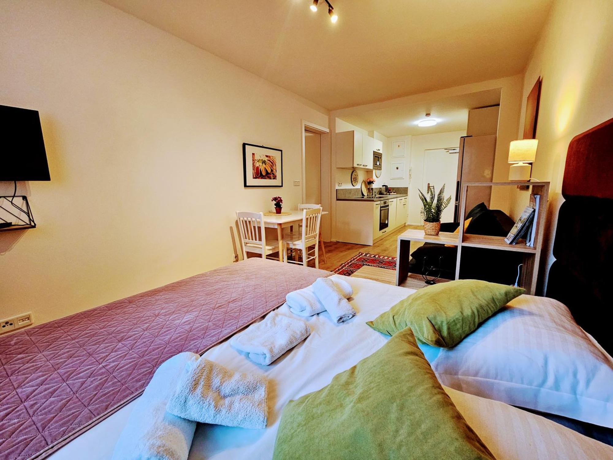 Live-inn 2 Bdr Family For 1-8 Guests, 20 Mins To Center, Lift, Gym, Reception, Parking, Roof Terrace, Game & Party Apartmán *