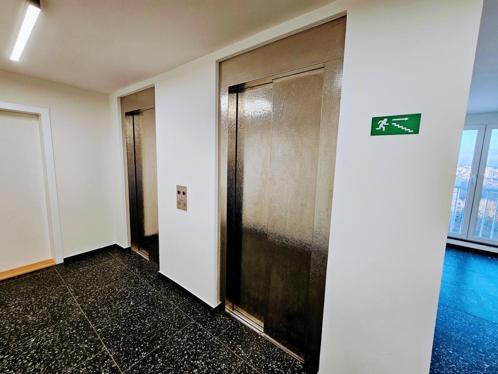 Apartmán Live-inn 2 Bdr Family For 1-8 Guests, 20 Mins To Center, Lift, Gym, Reception, Parking, Roof Terrace, Game & Party *