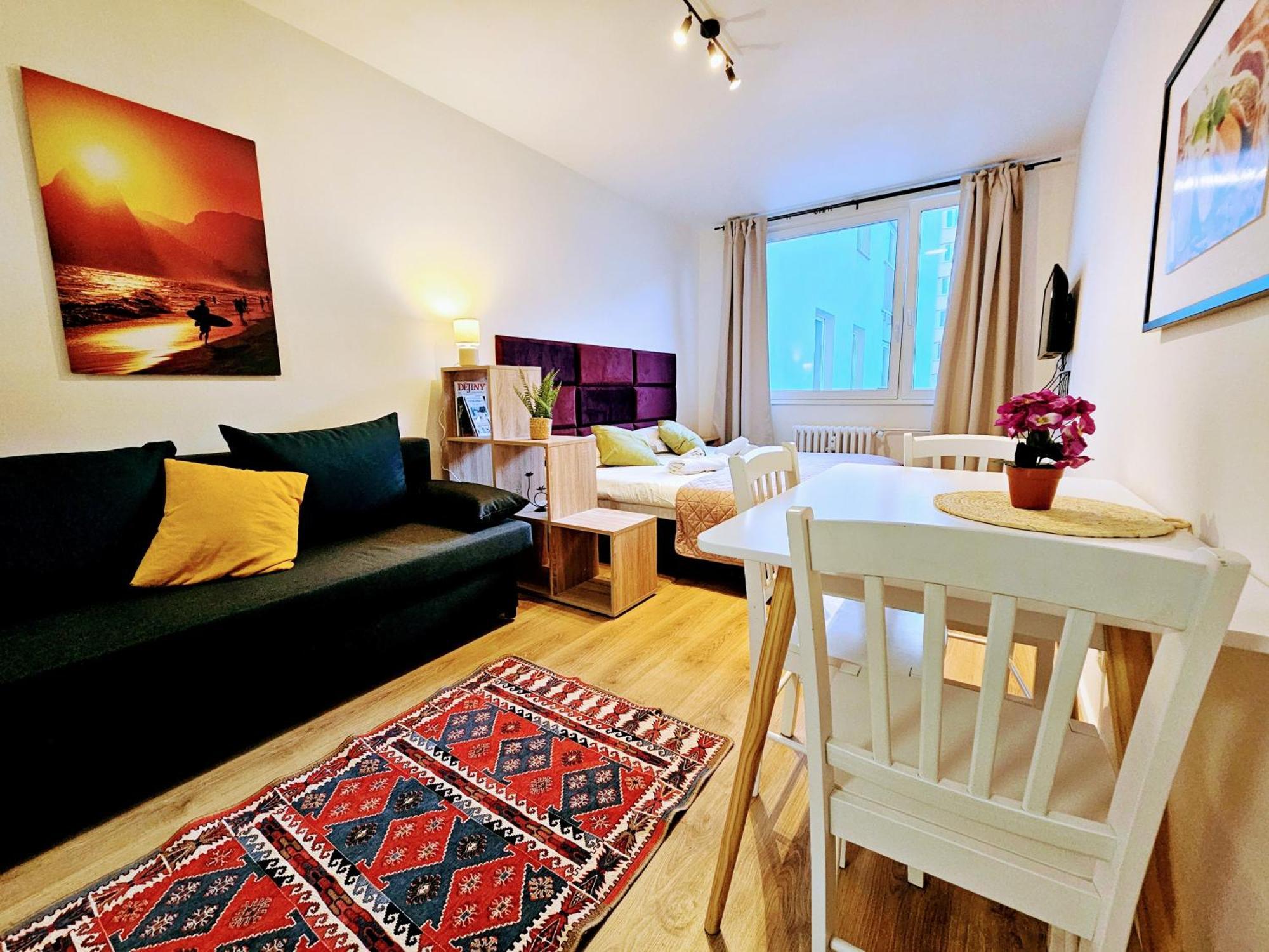 Apartmán Live-inn 2 Bdr Family For 1-8 Guests, 20 Mins To Center, Lift, Gym, Reception, Parking, Roof Terrace, Game & Party *