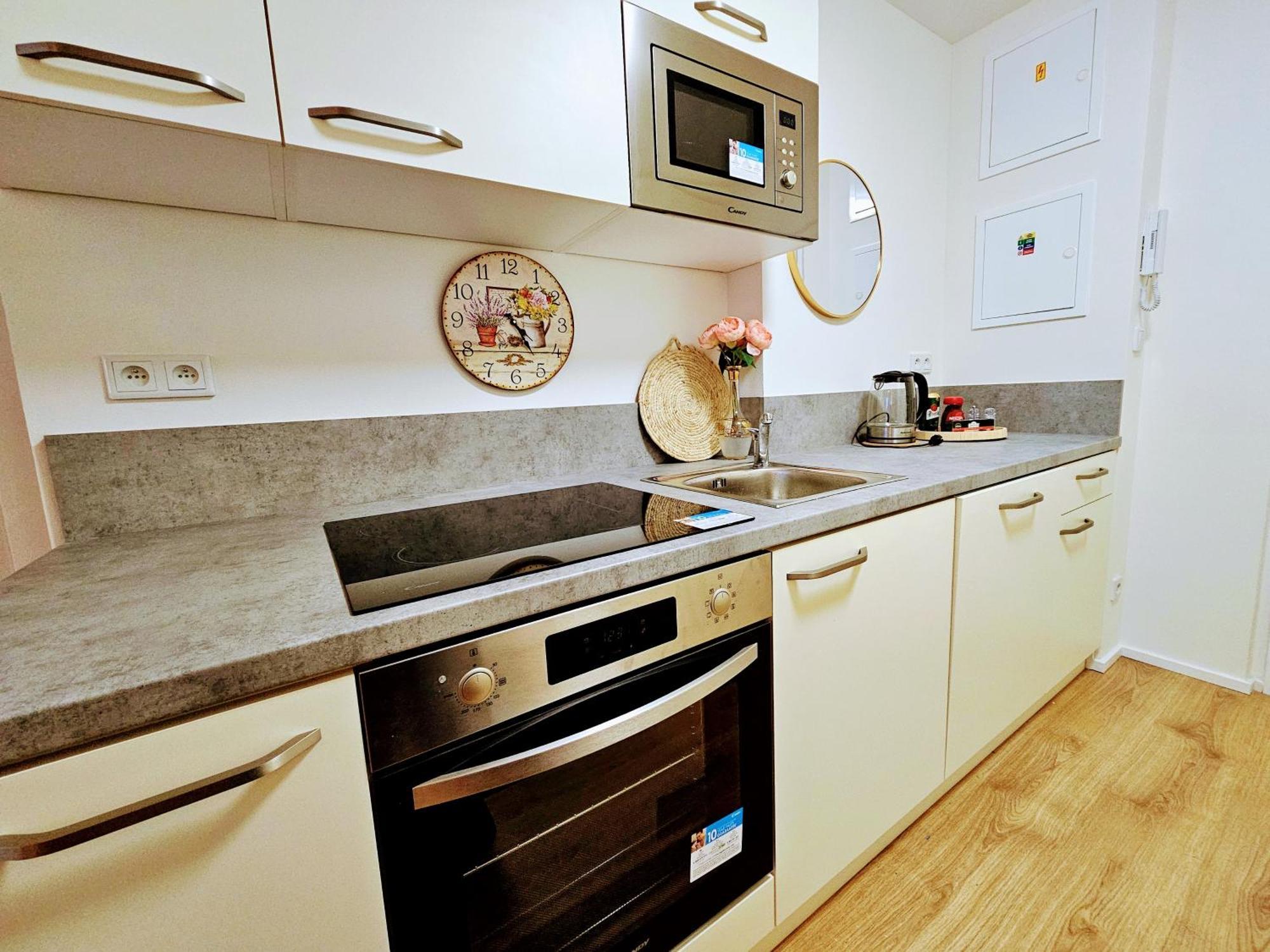 Live-inn 2 Bdr Family For 1-8 Guests, 20 Mins To Center, Lift, Gym, Reception, Parking, Roof Terrace, Game & Party Apartmán *