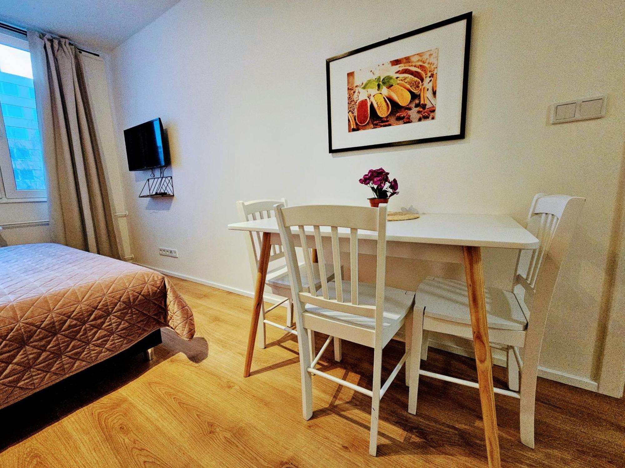 Live-inn 2 Bdr Family For 1-8 Guests, 20 Mins To Center, Lift, Gym, Reception, Parking, Roof Terrace, Game & Party Apartmán