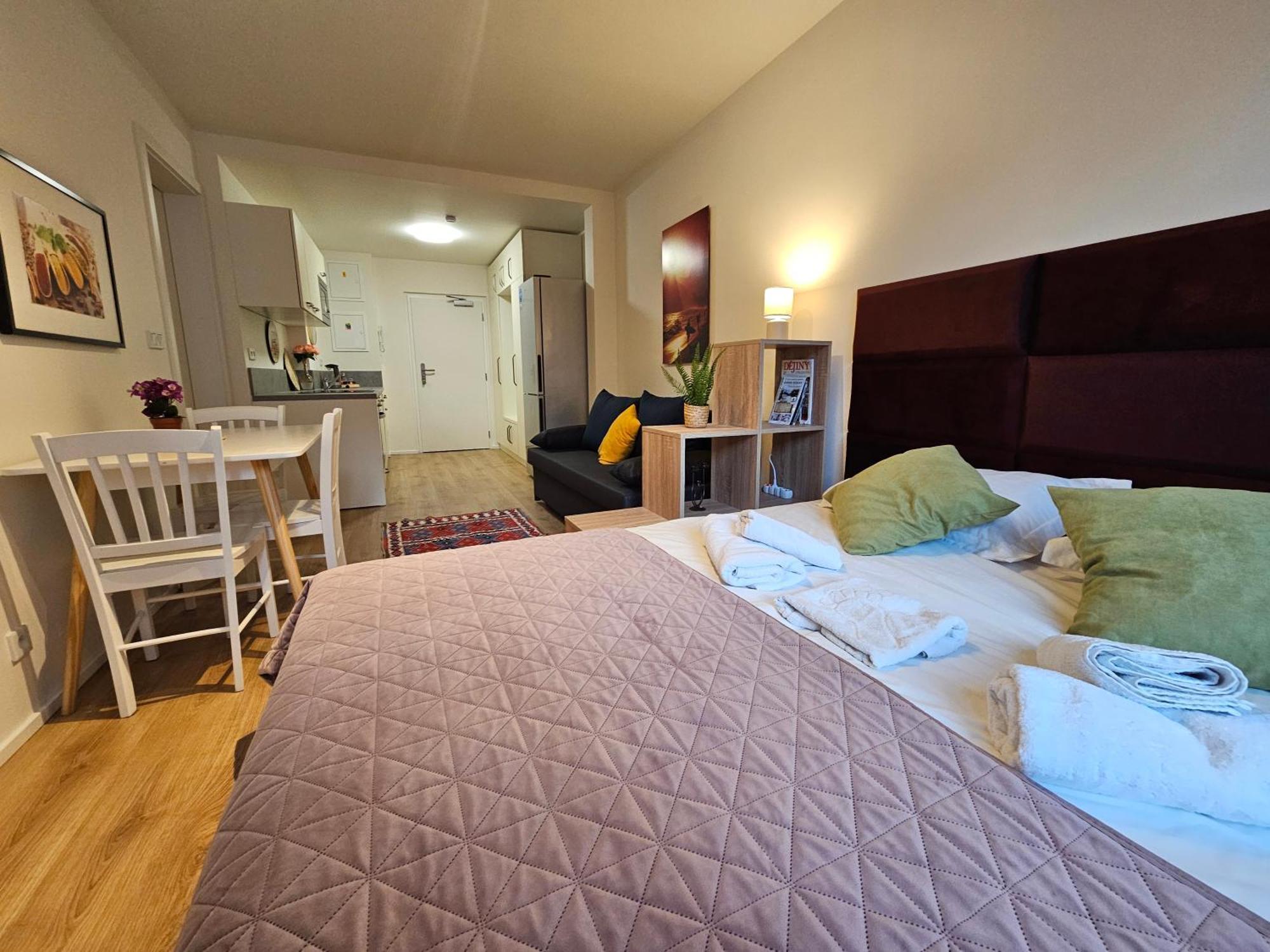 Live-inn 2 Bdr Family For 1-8 Guests, 20 Mins To Center, Lift, Gym, Reception, Parking, Roof Terrace, Game & Party Apartmán *