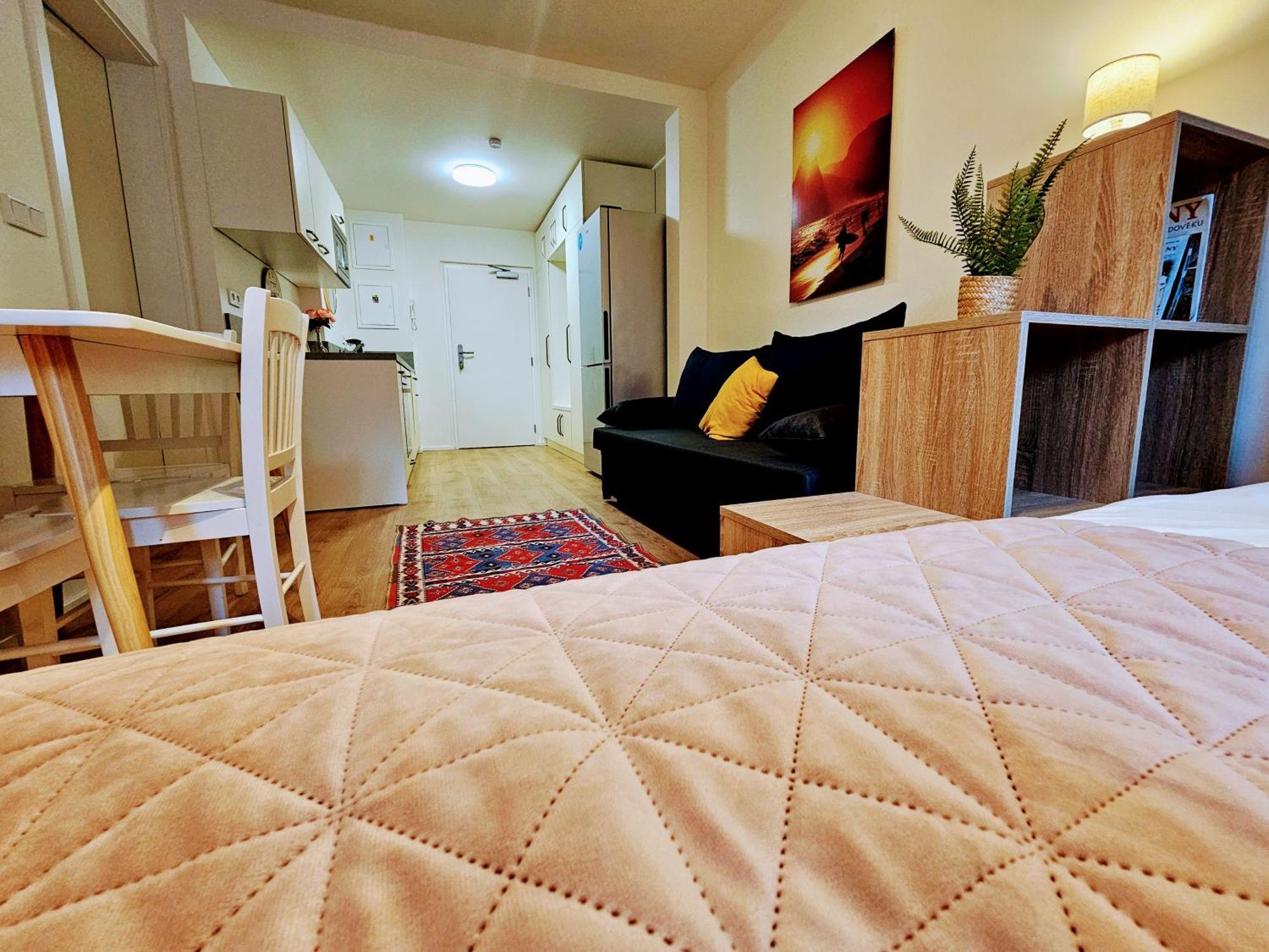 Apartmán Live-inn 2 Bdr Family For 1-8 Guests, 20 Mins To Center, Lift, Gym, Reception, Parking, Roof Terrace, Game & Party
