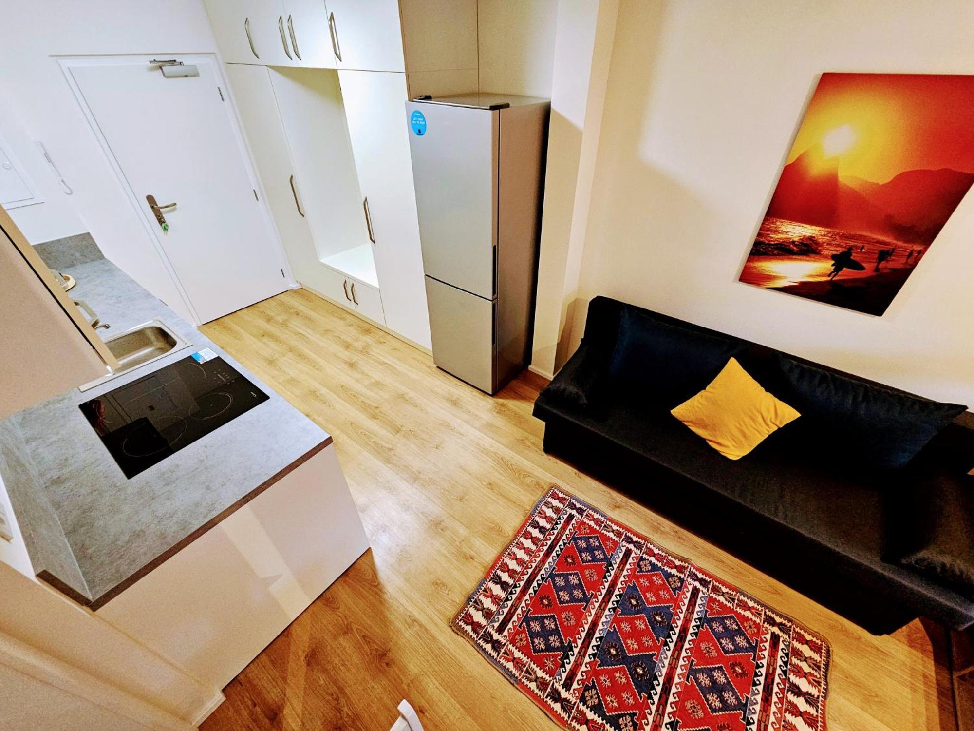 Live-inn 2 Bdr Family For 1-8 Guests, 20 Mins To Center, Lift, Gym, Reception, Parking, Roof Terrace, Game & Party Apartmán Praha