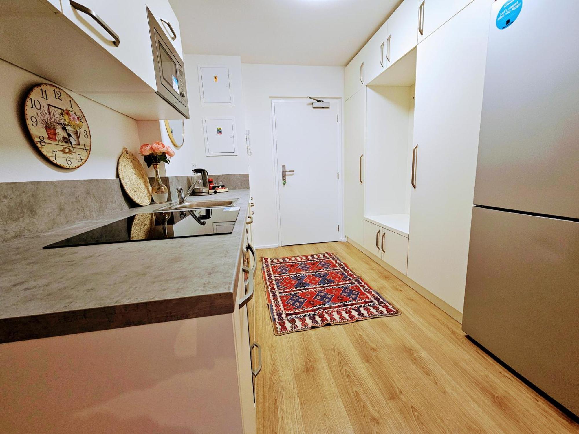 Live-inn 2 Bdr Family For 1-8 Guests, 20 Mins To Center, Lift, Gym, Reception, Parking, Roof Terrace, Game & Party Apartmán *