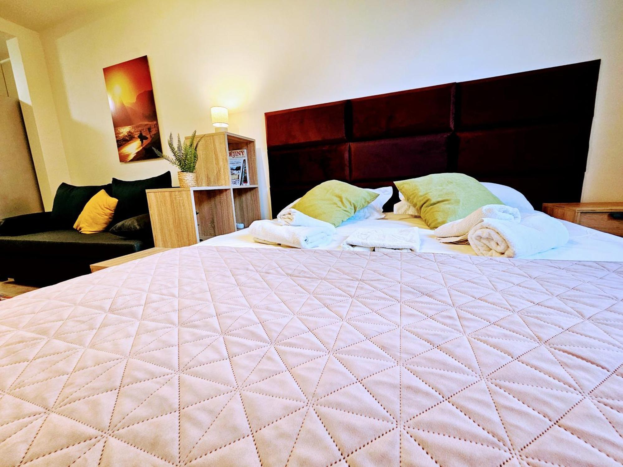 Live-inn 2 Bdr Family For 1-8 Guests, 20 Mins To Center, Lift, Gym, Reception, Parking, Roof Terrace, Game & Party Apartmán *