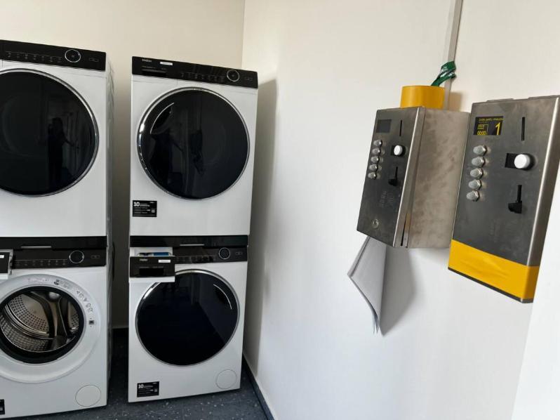 Live-inn 2 Bdr Family For 1-8 Guests, 20 Mins To Center, Lift, Gym, Reception, Parking, Roof Terrace, Game & Party Prag
