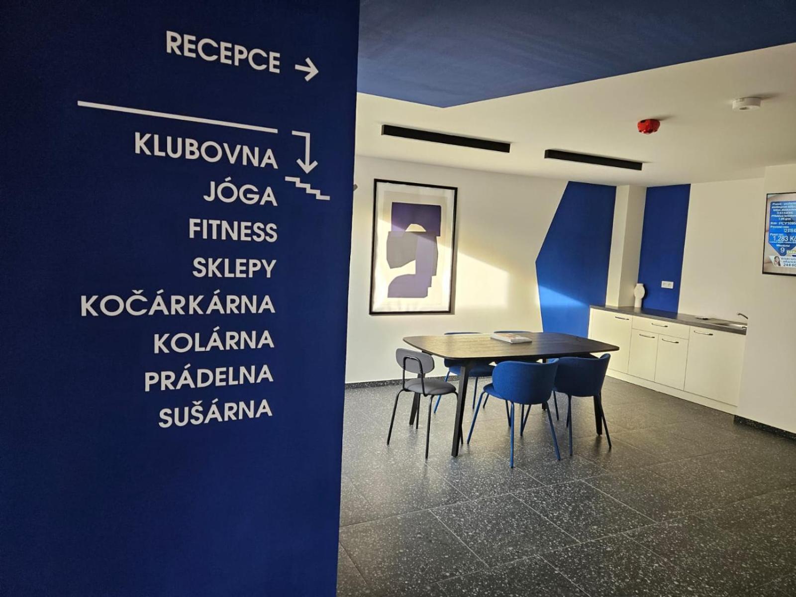 Apartment Live-inn 2 Bdr Family For 1-8 Guests, 20 Mins To Center, Lift, Gym, Reception, Parking, Roof Terrace, Game & Party Prag
