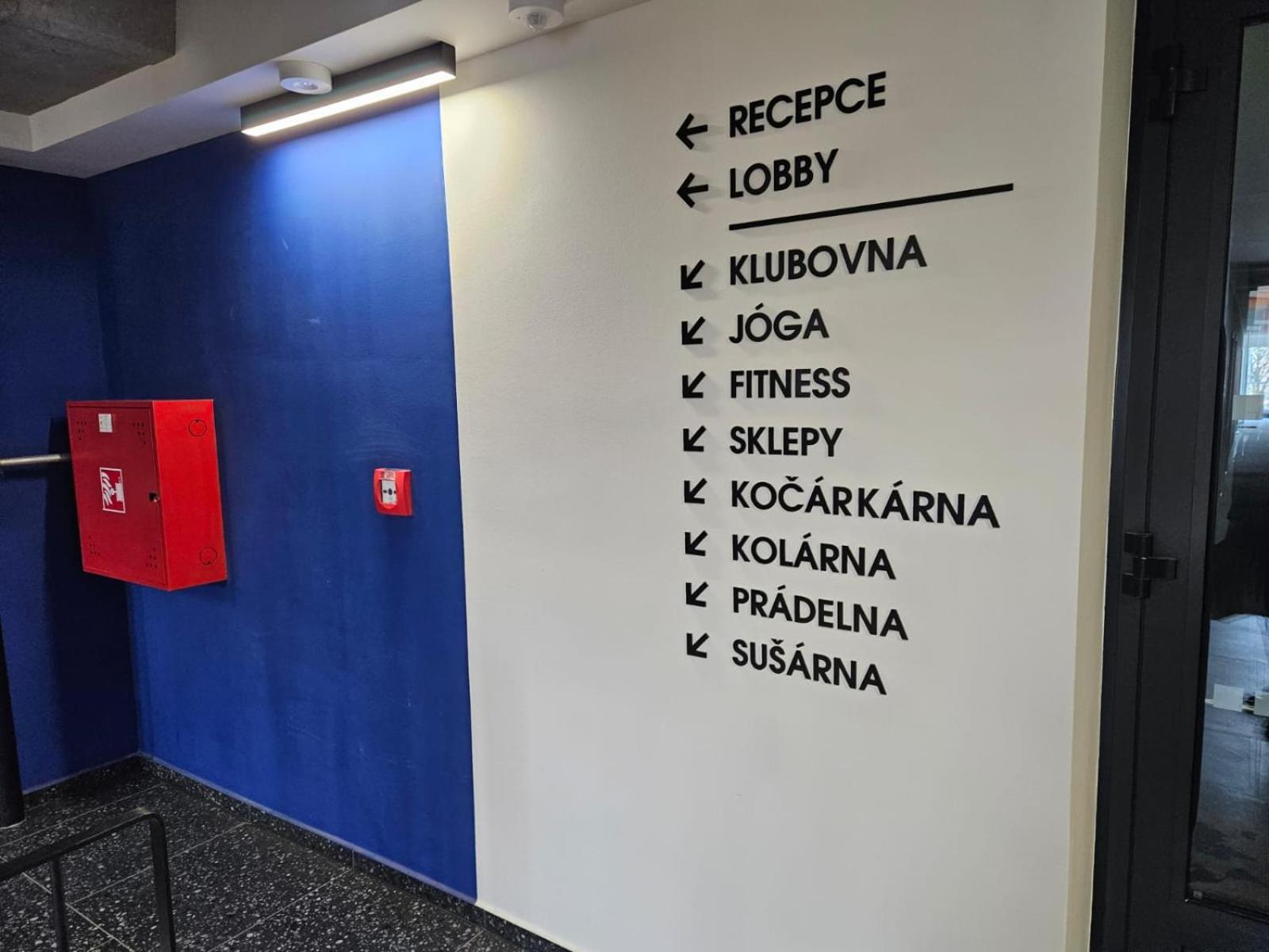 Live-inn 2 Bdr Family For 1-8 Guests, 20 Mins To Center, Lift, Gym, Reception, Parking, Roof Terrace, Game & Party Apartment Prag