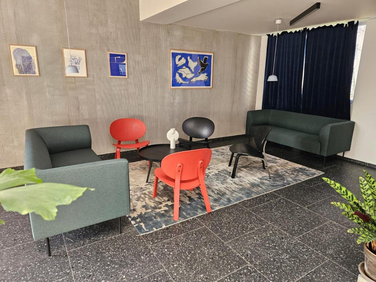 Live-inn 2 Bdr Family For 1-8 Guests, 20 Mins To Center, Lift, Gym, Reception, Parking, Roof Terrace, Game & Party Apartment Prag