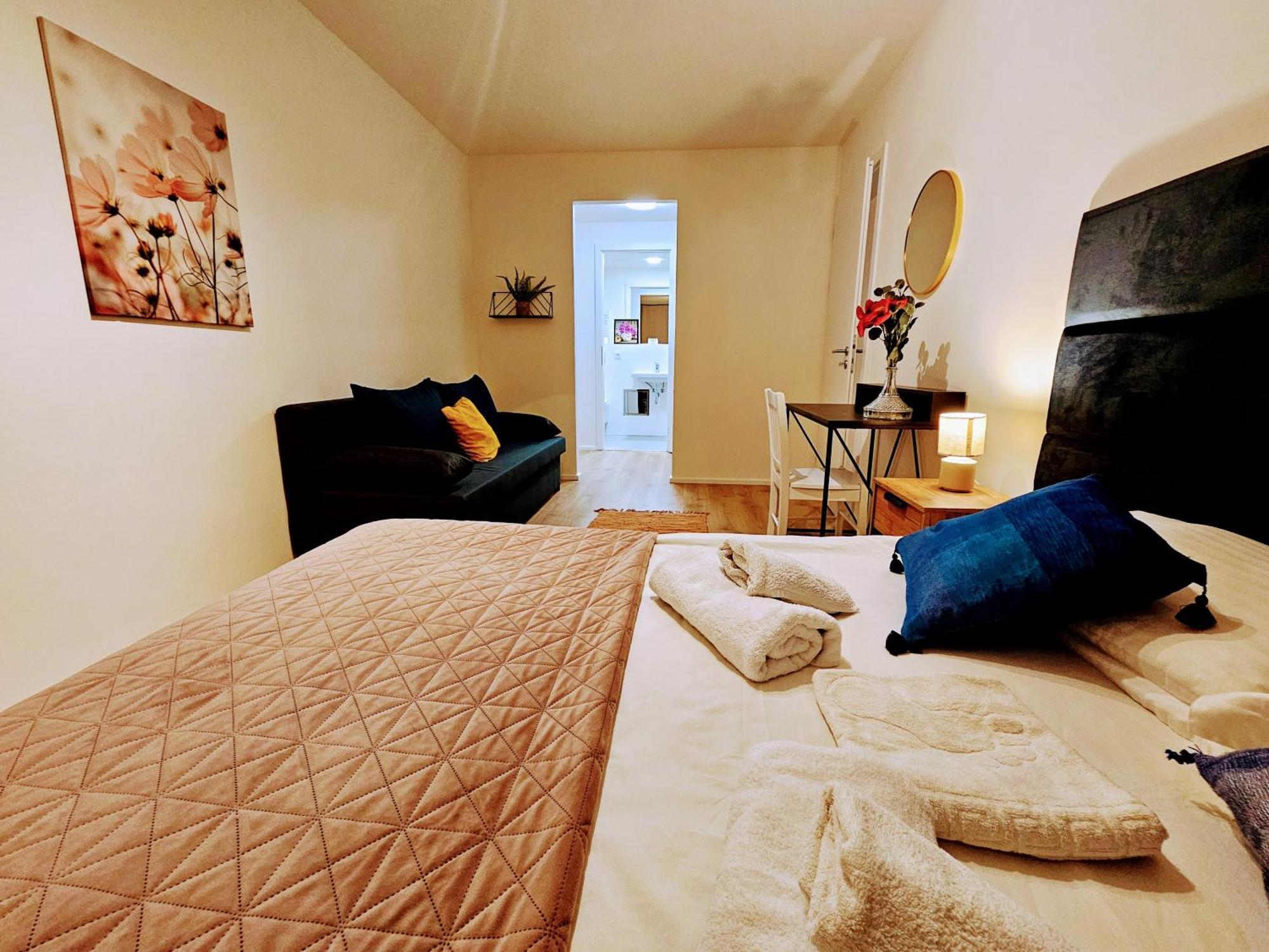 Live-inn 2 Bdr Family For 1-8 Guests, 20 Mins To Center, Lift, Gym, Reception, Parking, Roof Terrace, Game & Party Apartment Prag