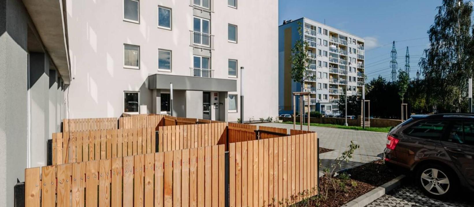 Live-inn 2 Bdr Family For 1-8 Guests, 20 Mins To Center, Lift, Gym, Reception, Parking, Roof Terrace, Game & Party Prag